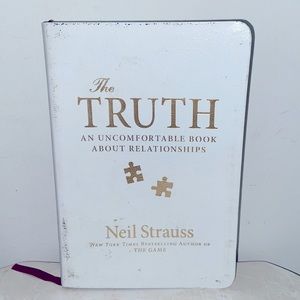 The Truth 📚 an uncomfortable book about relationships ✍️ Neil Strauss​​​​